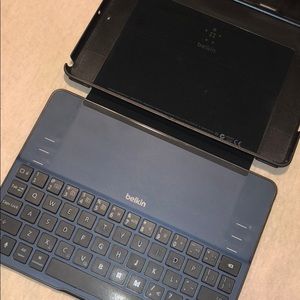 Belkin Ipad Air KeyBoard Case! Like New!